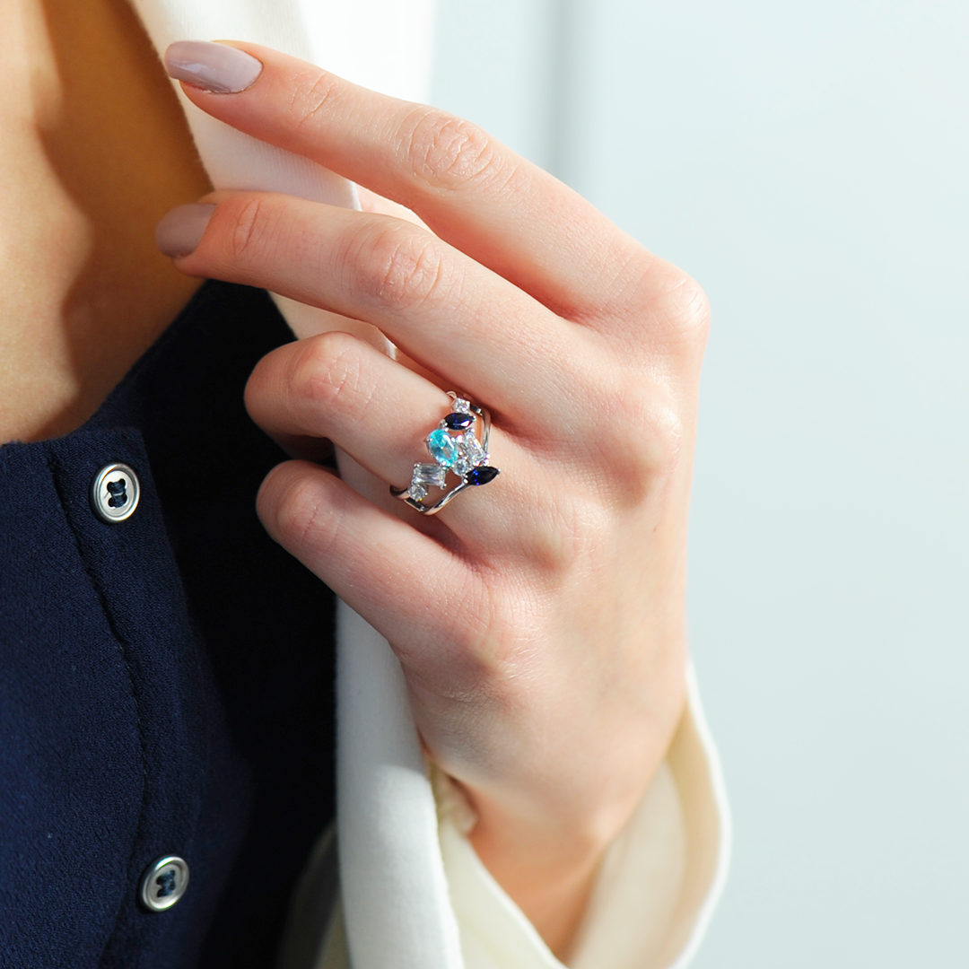 Bague en Argent et pierres couleur aigue marine sapphire et diamant